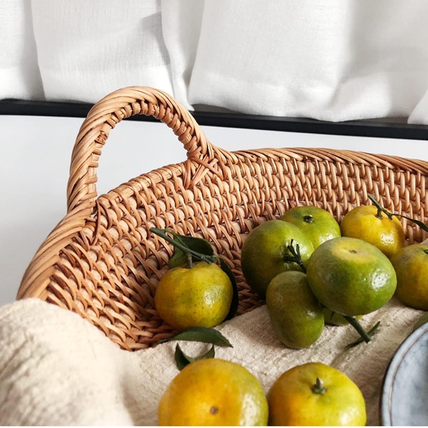 Amazon.co.jp: 籐かご 編まれた楕円形のラタンバスケット 受け皿